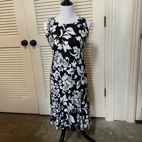 Dress Set. - Picture 7 of 7